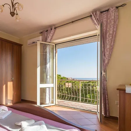 Locazione Turistica Casa Pineta 1 *