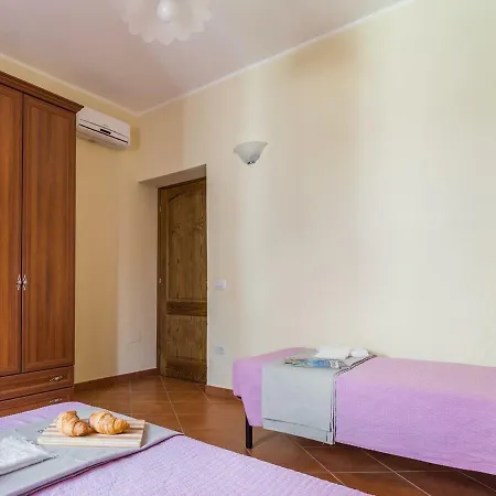 Apartment Locazione Turistica Casa Pineta 1 *