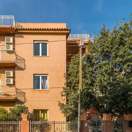 Locazione Turistica Casa Pineta 1