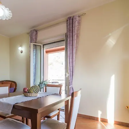 Apartment Locazione Turistica Casa Pineta 1 *