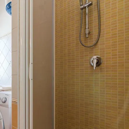 Apartment Locazione Turistica Casa Pineta 1 *